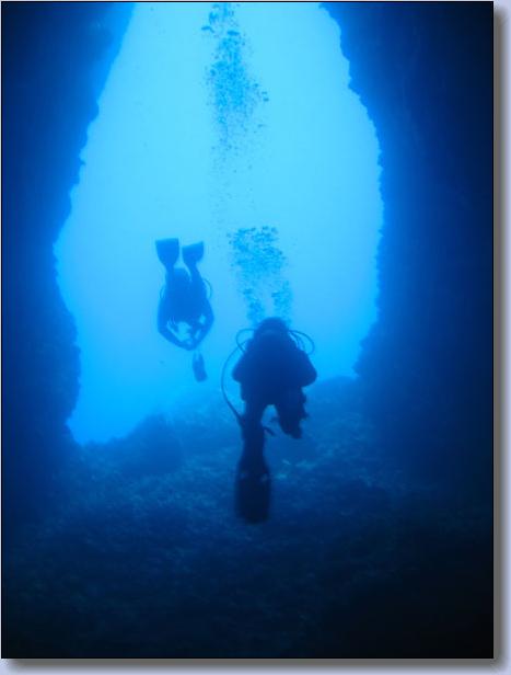 040. Udgang fra en hule paa Kreta.jpg